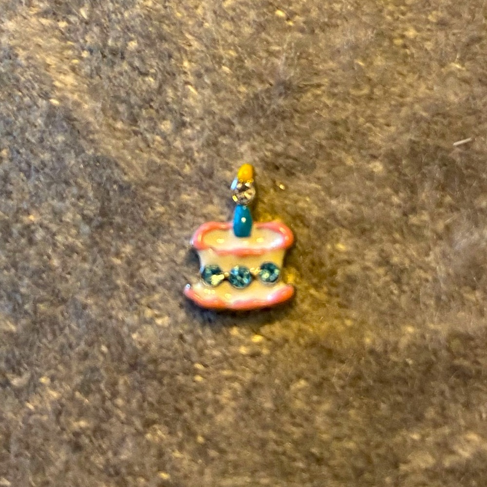 Authentic New Origami Owl Birthday Cake Charm